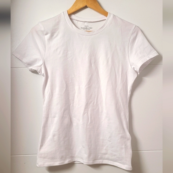 NWT Abercrombie Essential Tuckable Baby Tee - Picture 2 of 3